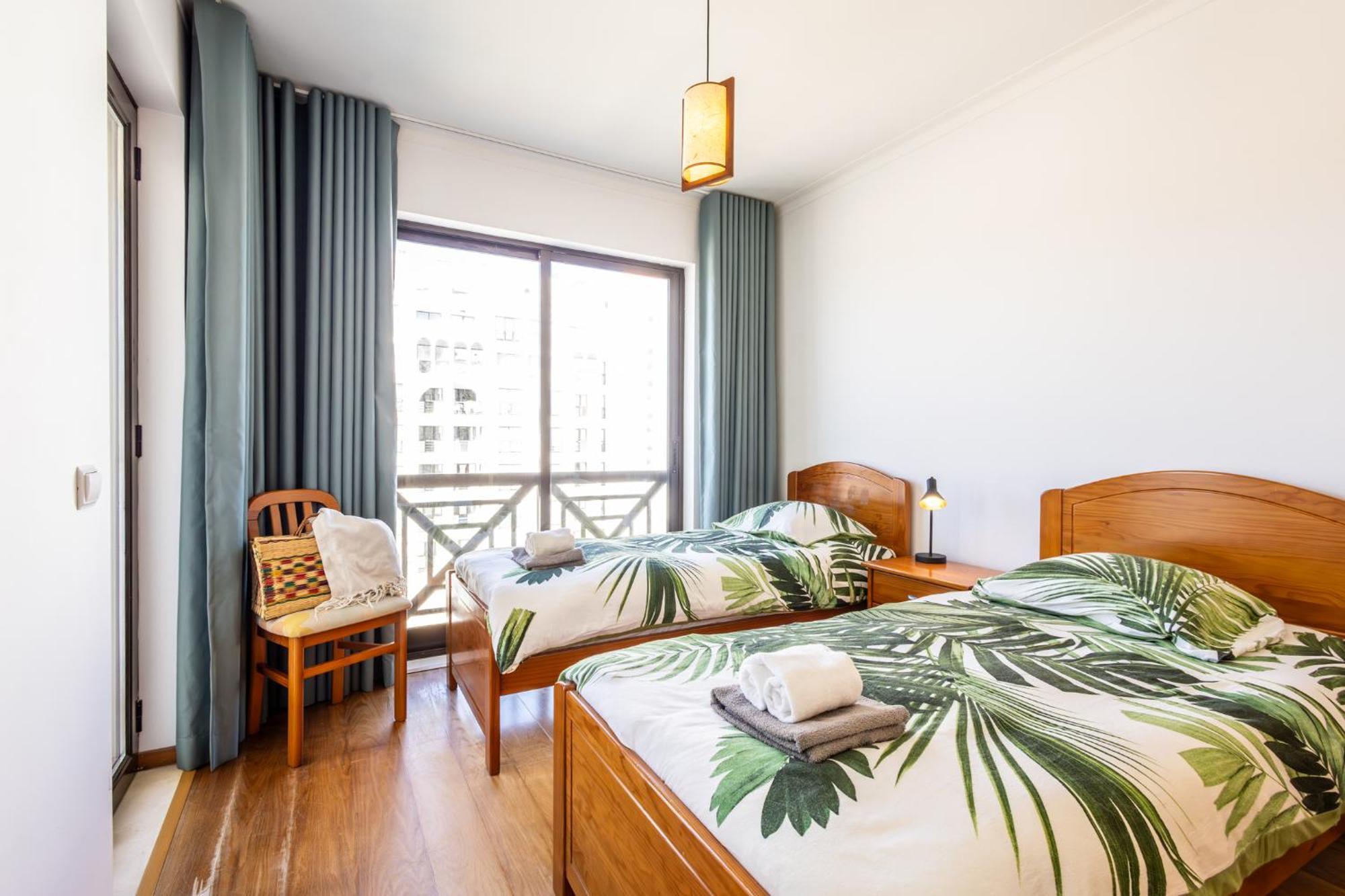 Beachfront 3Bdr Apt On Marginal Boulevard サン・マルティーニョ・ド・ポルト エクステリア 写真