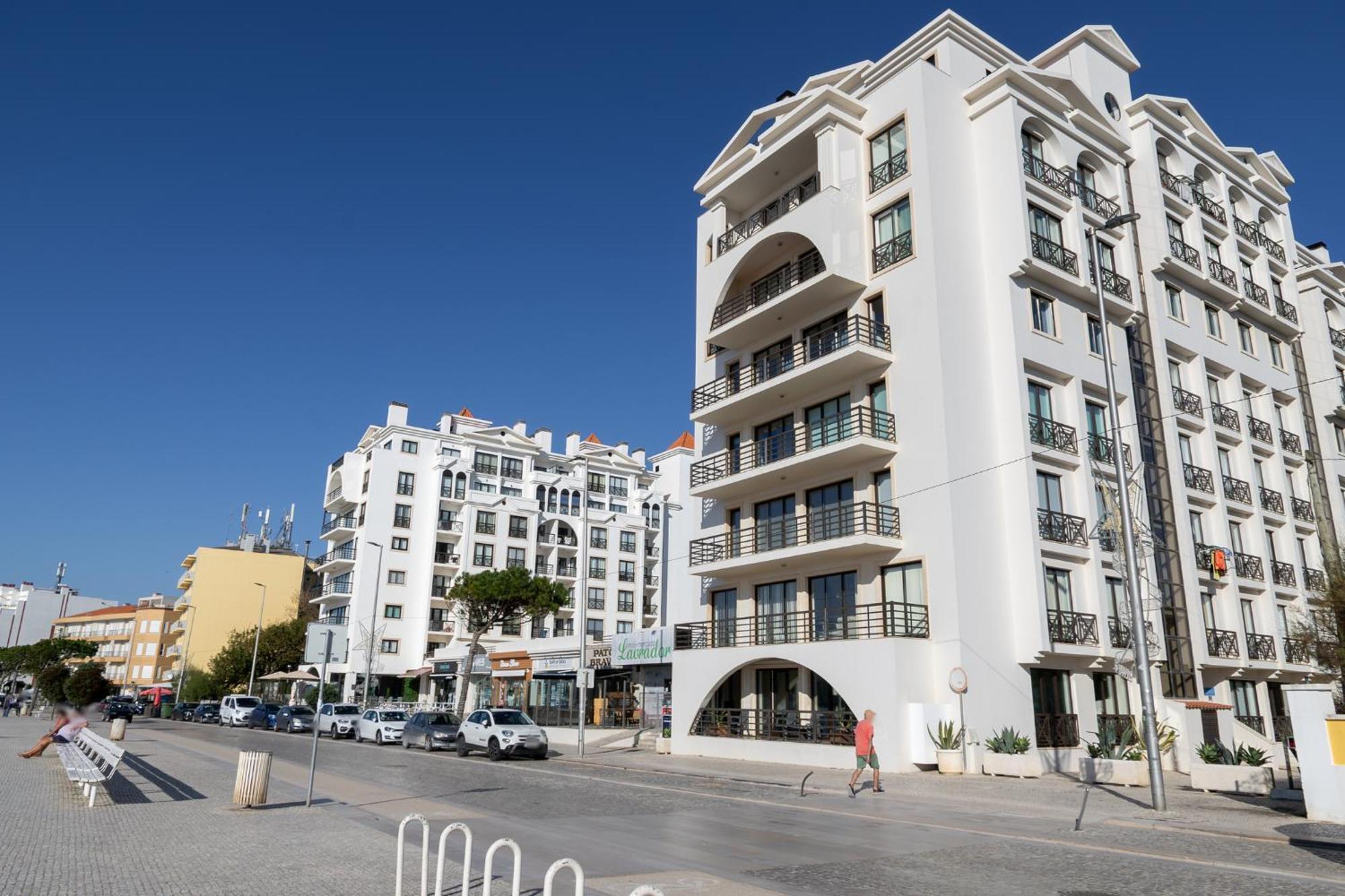 Beachfront 3Bdr Apt On Marginal Boulevard サン・マルティーニョ・ド・ポルト エクステリア 写真